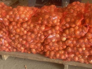 Selling yellow onions directly from the manufacturer. Derek variety.
