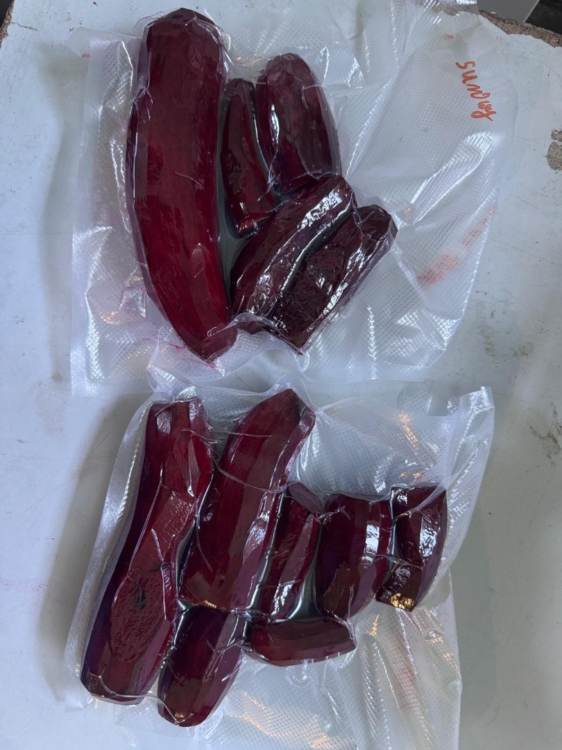 I am selling oblong red beets of the Alto variety, peeled by hand and vacuum packed