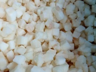 Frozen Ligol IQF apples, 10mm cubes and 1/16th segments.