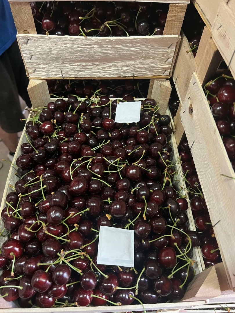 Hello, We currently have 50 tonnes of fresh sweet cherries in stock, ready for loading and export