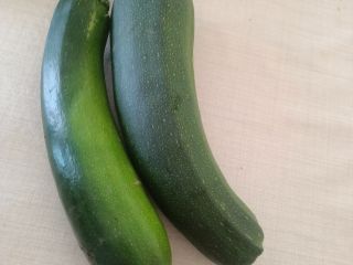 I'm selling organic zucchini from a farm garden, 100