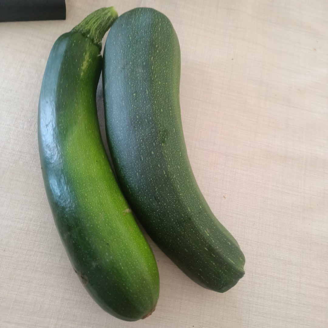 I'm selling organic zucchini from a farm garden, 100 kg