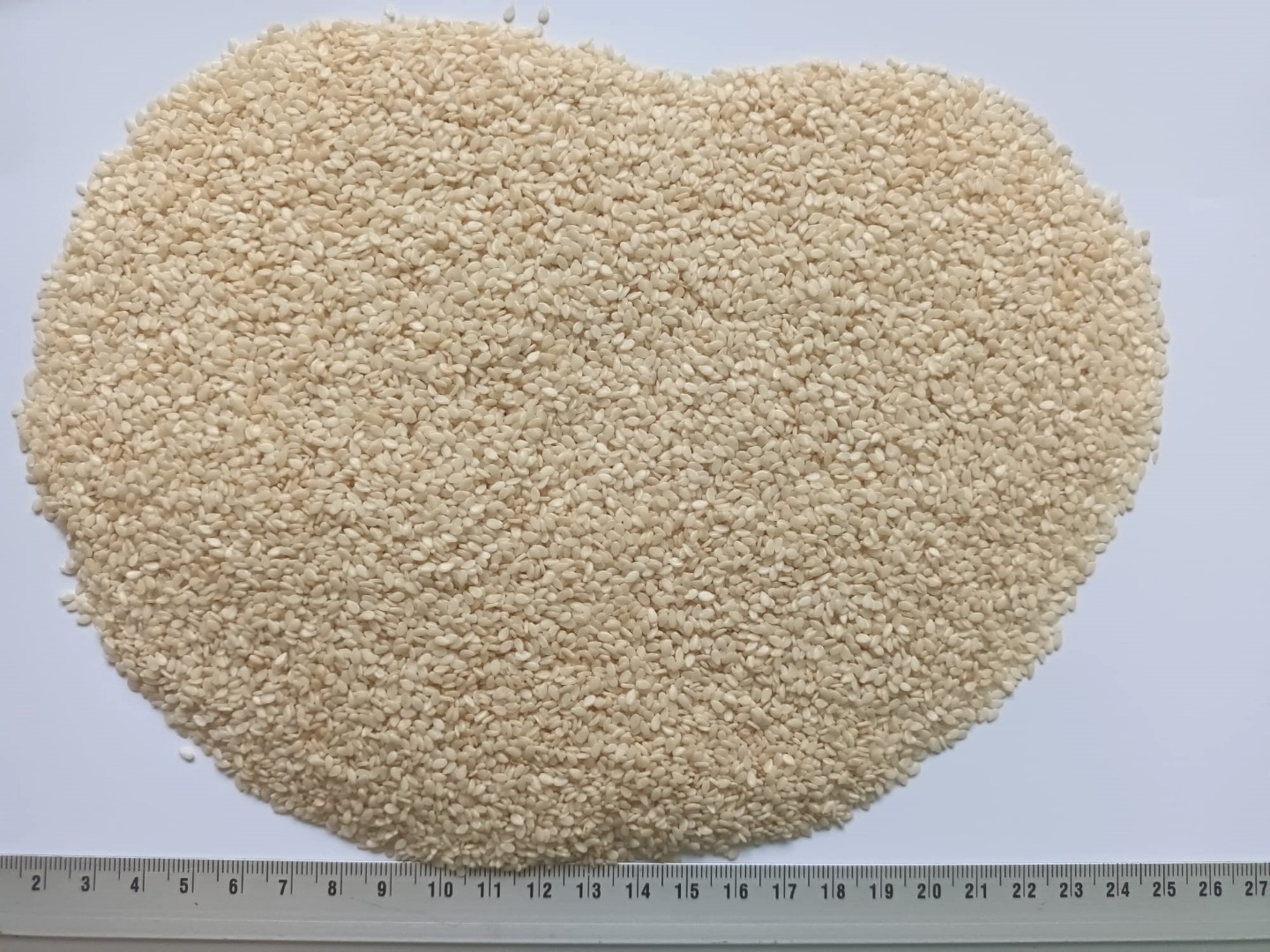 I will sell HELLLED SESAME 99.98% PREMIUM Country of origin: Türkiye/Nigeria Packaging: 25kg bags Pallet 750kg We have all the necessary documents, including