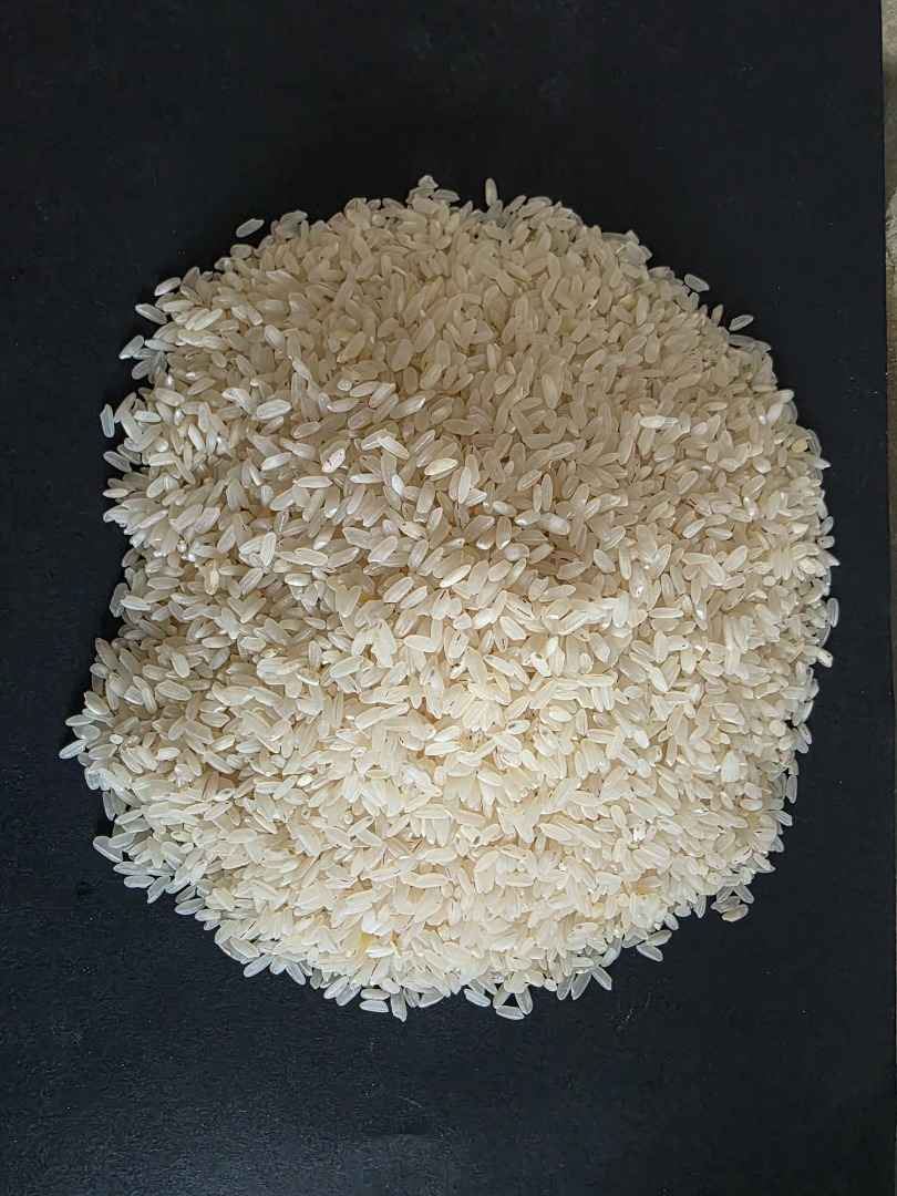 Broken feed rice for sale, can be packed in 25 kg bags or shipped in a big bag on a pallet
