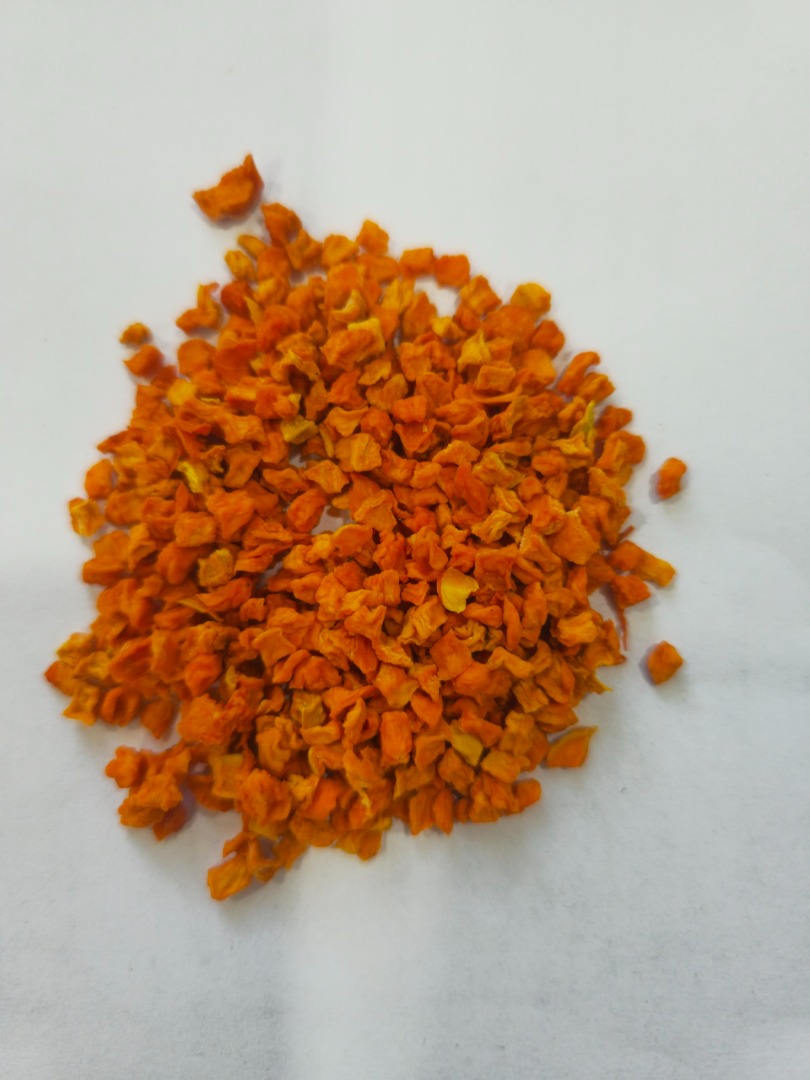 Dried pumpkin Caliber: 5x5, 10x10 Color: orange Dried carrots Caliber: 5x5, 10x10 Color: red