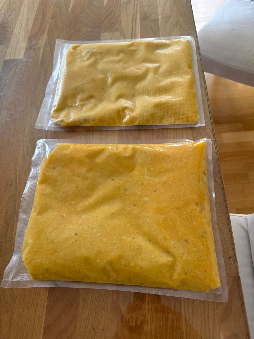 WHOLESALE: Pawpaw Fruit Pulp (Asimina Triloba) ​We offer premium, 100% natural Pawpaw fruit pulp for professional processing and commercial production: • Craft