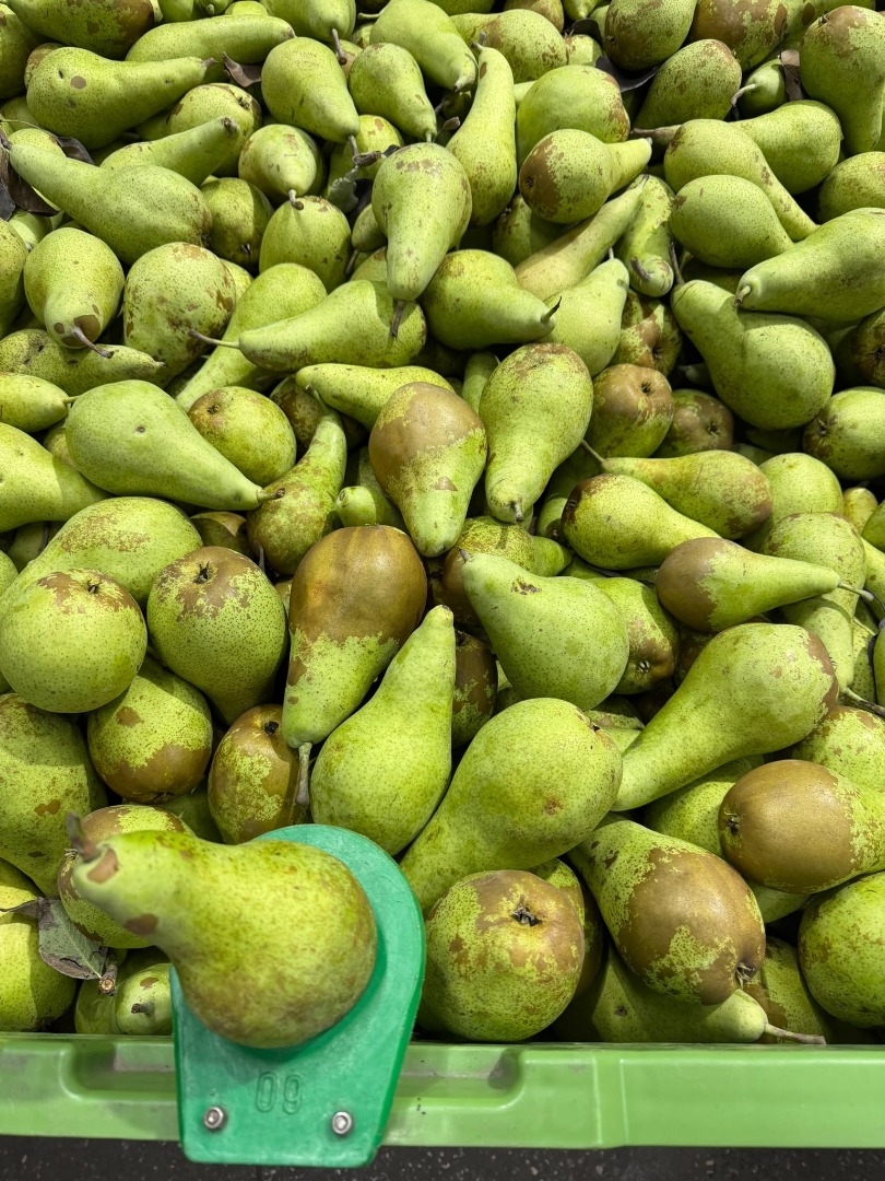We will prepare according to the customer's order - calibers/packaging pear Conference full truck quantities