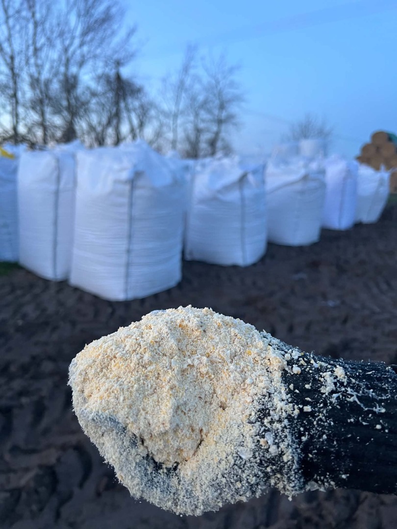 I will sell CCM corn in big bags, approximately 900 kg